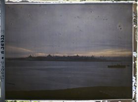 Image représentant Crépuscule sur Istanbul, de l'autre côté de Bosphore