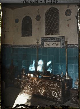 Image représentant Balcon orné de carreaux couleur émeraude dans la propriété du consul de France, Grégoire Bay