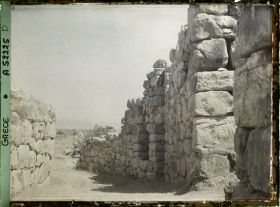 Image représentant Après une porte de la citadelle, entre les enceintes extérieure et intérieure