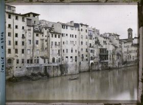 Image représentant Habitations bordant l'Arno