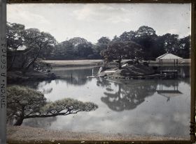 Image représentant Jardin Kôrakuen : l'étang Sawa-no-ike et l'île appelée Mino-shima