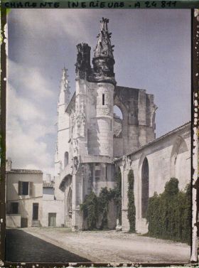 Image représentant L'église Saint-Martin, vue depuis la rue de Paris