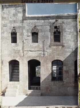 Image représentant Une façade de la grande cour du palais Azem