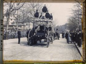 Image représentant Les funérailles de l'ambassadeur des États-Unis Myron Herrick, le passage du corbillard avenue d'Iéna