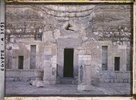 Image représentant Temple d'Hatchepsout - Vue sur l'entrée du sanctuaire d'Amon