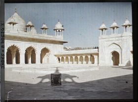 Image représentant Cour de la mosquée de la Perle (Moti Majid) dans le fort Rouge (Lal Qila)