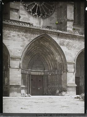 Image représentant Façade de la cathédrale Saint-Gervais-et-Saint-Protais, porche central