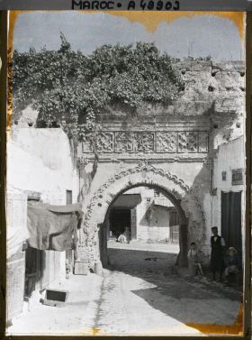 Image représentant Une porte, probablement Bab dar Sinaï