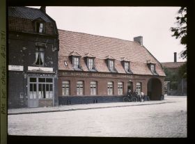 Image représentant France, Béthune, Vieille Auberge dont le toit est refait