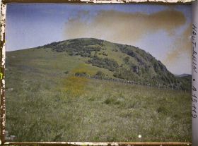 Image représentant France, Le ballon d'Alsace, avec l'opposition de ses 2 versants, plus raide vers l'Alsace, plus doux vers la France