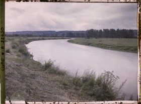 Image représentant La Risle vue vers l'amont, prise de Saint-Samson-de-la-Roque