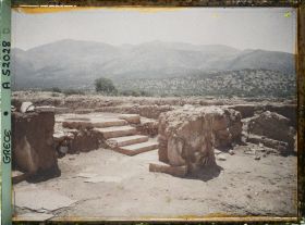 Image représentant Le palais. Une entrée de la loge royale, (façade ouest de la cour centrale)