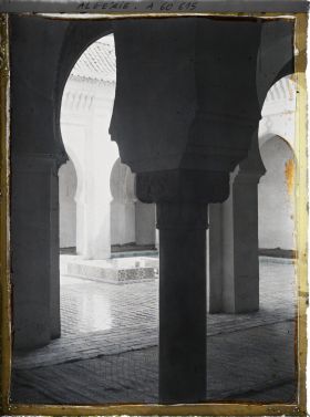Image représentant Mosquée El Halaoui, la cour vue depuis la salle de prière
