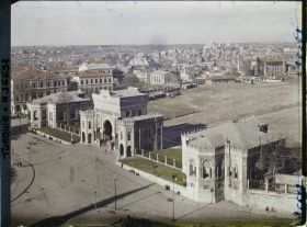 Image représentant Turquie, Constantinople, Panorama vers la Mosquée Mehmet et Chah-Zadé et le Ministère de la Guerre