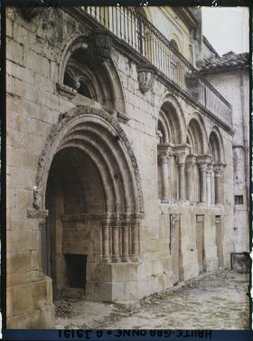Image représentant France, St Martory, Cloître de Bonnefont Le porche et colonnade