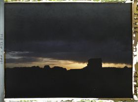 Image représentant Coucher de soleil sur les ruines