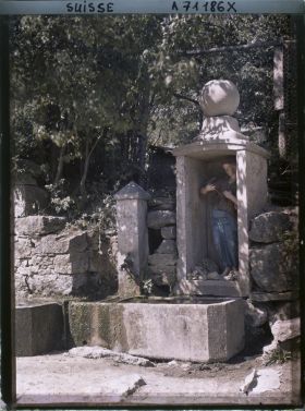 Image représentant Une fontaine entre Hofstetten-Flüh et Metzerlen-Mariastein