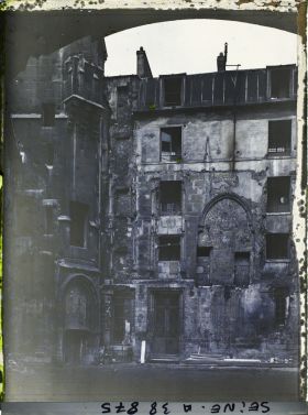 Image représentant La cour de l'hôtel de Sens