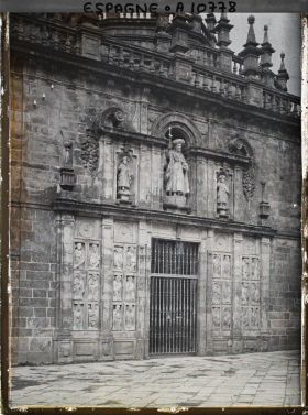Image représentant Espagne, Santiago de Compostela, Puerta Santa sur la façade Est de la Cathédrale; en haut un St Jacques Renaissance