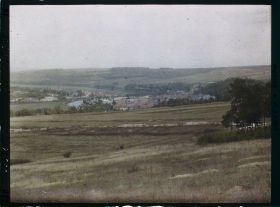 Image représentant France, St Mihiel, Fort du Camp des Romains : Vue de St Michel prise de la route du fort du Camp des Romains