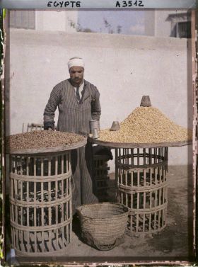 Image représentant Marchand itinérant vendant des fèves et du maïs