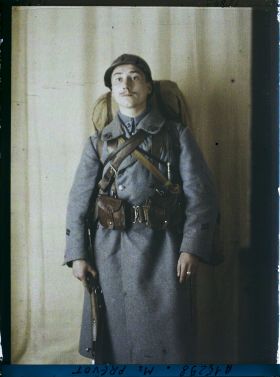 Image représentant Le soldat  https://musee-albert-kahn.s-museum.fr/home/NWQ2OTAwYzNmYjZlZTk1ZWQwODJmMjY4L2dlbmVyaWMtbm90aWNlLXRhYi9hdXRob3JpdHkvNjE3YTc5ZjVjZjhiODk2OGIzMzM3ZDIx/5d6900c3fb6ee95ed082f268/generic-notice-tab/authority/617a79ebcf8b8968b3337636 Prévot