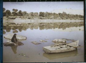 Image représentant Femme au bord du Nil
