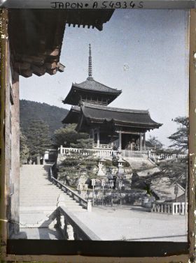 Image représentant Temple Kiyomizu-dera : la Saimon et la pagode à trois étages (sanjuu-no-tô)