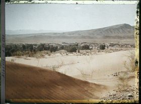 Image représentant Vue de la ville d'Aïn-Sefra avec à l'arrière-plan, le Djebel Aïssa