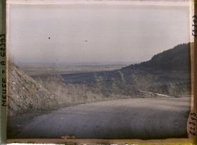 Image représentant Meuse, Les Eparges, La pointe Est de la Crête vue de la route et la plaine de Woëvre
