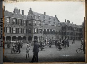 Image représentant La cour du Binnenhof avec les bâtiments abritant la conférence