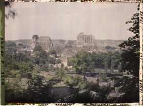 Image représentant France, Beauvais, Vue Générale de Beauvais, vue du Square du Réservoir, l'Eglise St Etienne et la Cathédrale