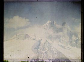 Image représentant France Les Alpes, Vue prise de la Flégère. Nuage envahissant le sommet de l'aiguille Verte