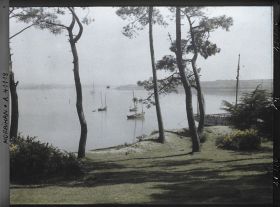 Image représentant Vue du port depuis le bois d'Amour