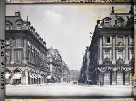 Image représentant La rue de la Paix décorée des drapeaux alliés pour les fêtes de la Victoire des 13 et 14 juillet 1919, prise de la place Vendôme