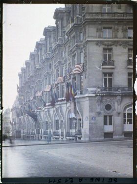 Image représentant L'angle de l'avenue des Champs-Elysées et de la rue Galilée