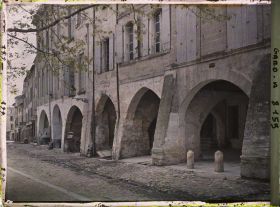 Image représentant Les arcades de la place de la République (devenue place aux Herbes)