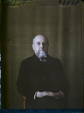 Image représentant https://musee-albert-kahn.s-museum.fr/home/NWQ2OTAwYzNmYjZlZTk1ZWQwODJmMjY4L2dlbmVyaWMtbm90aWNlLXRhYi9hdXRob3JpdHkvNjE3YTc5ZjVjZjhiODk2OGIzMzM3ZDIx/5d6900c3fb6ee95ed082f268/generic-notice-tab/authority/617a79ebcf8b8968b3336fb6 Monsieur Jameson père