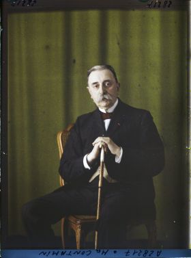 Image représentant https://musee-albert-kahn.s-museum.fr/home/NWQ2OTAwYzNmYjZlZTk1ZWQwODJmMjY4L2dlbmVyaWMtbm90aWNlLXRhYi9hdXRob3JpdHkvNjE3YTc5ZjVjZjhiODk2OGIzMzM3ZDIx/5d6900c3fb6ee95ed082f268/generic-notice-tab/authority/617a79ebcf8b8968b3336af8 Monsieur Contamin