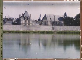 Image représentant L'ancien hôtel de ville et l'église Saint-Florentin