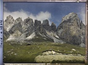 Image représentant Le col du Grödner (Grödner Joch ou passo Gardena) et la chaine de Pizes de Cir (Cirspitzen ou Gruppo del Cir)