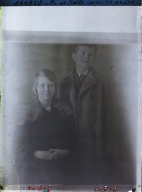 Image représentant Mademoiselle  https://musee-albert-kahn.s-museum.fr/home/NWQ2OTAwYzNmYjZlZTk1ZWQwODJmMjY4L2dlbmVyaWMtbm90aWNlLXRhYi9hdXRob3JpdHkvNjE3YTc5ZjVjZjhiODk2OGIzMzM3ZDIx/5d6900c3fb6ee95ed082f268/generic-notice-tab/authority/617a79ebcf8b8968b3337a8a Adelaïde Whitehouse et son frère  https://musee-albert-kahn.s-museum.fr/home/NWQ2OTAwYzNmYjZlZTk1ZWQwODJmMjY4L2dlbmVyaWMtbm90aWNlLXRhYi9hdXRob3JpdHkvNjE3YTc5ZjVjZjhiODk2OGIzMzM3ZDIx/5d6900c3fb6ee95ed082f268/generic-notice-tab/authority/617a79ebcf8b8968b3337a8b Hugli
