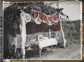 Image représentant Le reposoir de saint Thurien sur le parcours de la Grande Troménie