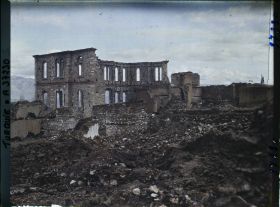 Image représentant Turquie, Alacheir, L'Ecole incendiée