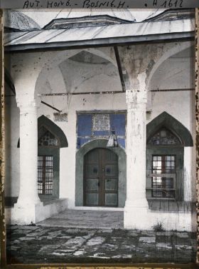 Image représentant La Mosquée de Buna: porche et porte