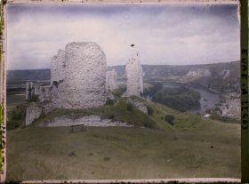 Image représentant Vue d'ensemble des ruines du Château Gaillard vers le petit Andelys