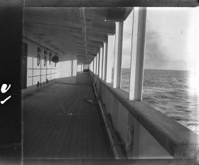 Image représentant Une coursive du pont des 1eres classes