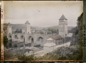 Image représentant France, Cahors, Le pont Valentré vu de la rive gauche vers l'amont
