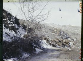 Image représentant Turquie, Entre Karakeui et Biledjik, Wagons précipités sur la route