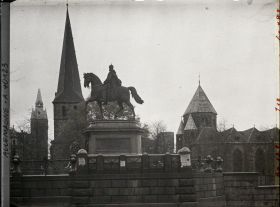 Image représentant Prusse , Essen, Cathédrale et Statue de Guillaume le Grand